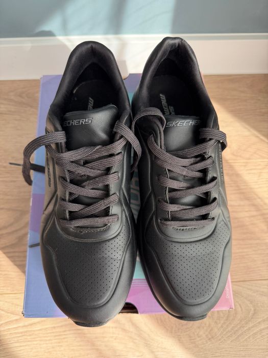 Унисекс маратонки Skechers, размер 38 (25 см). В отлично състояние.