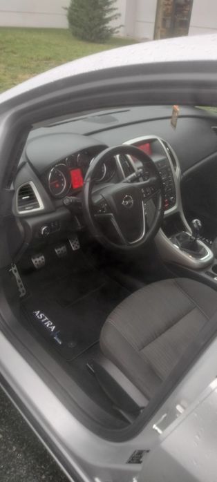 Vând Opel Astra j