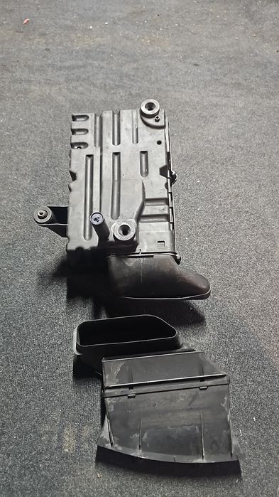 carcasa filtru aer originala volkswagen golf 5 / audi tt 8j