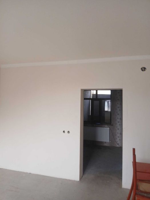 Hovli sotiladi. Uy sotiladi.