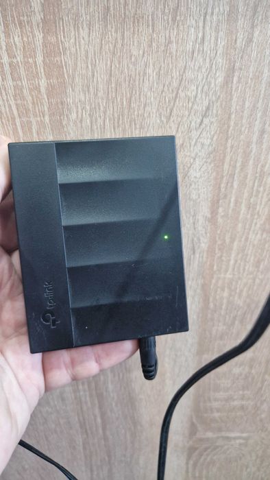 Vand Lot 2 switch Gigabyt 5 porturi foarte mici !! CA NOI !! la 100lei