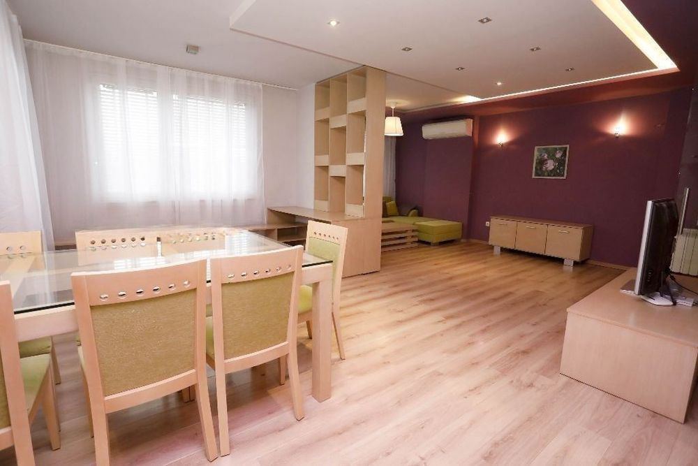 Дава се под наем Четиристаен апартамент в София, Кръстова вада - 150 кв.м за 1245.42 € - Снимка #1