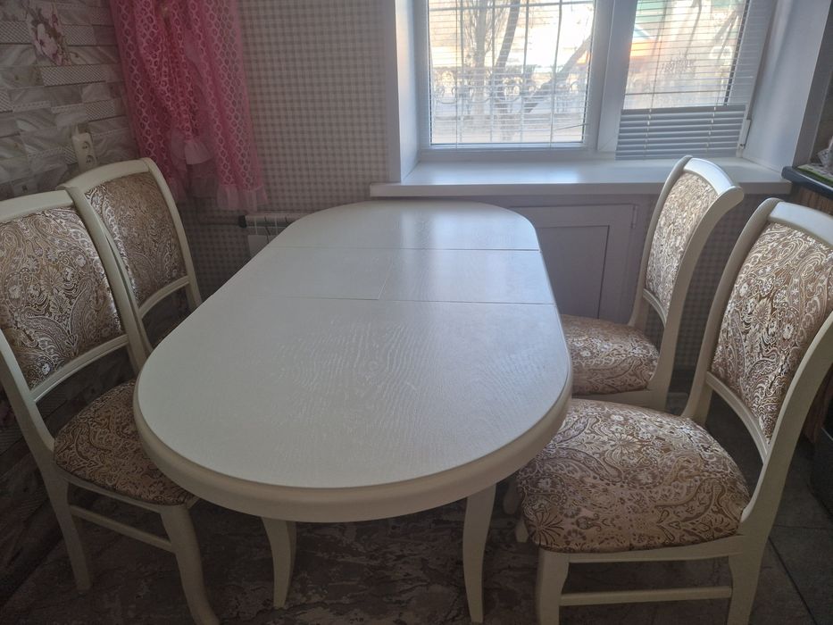 Продам стол со стульями в комплекте