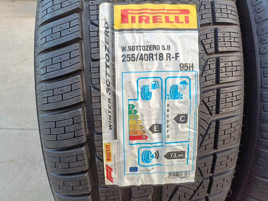 Doua anvelope noi de iarna 255 40 18 pirelli sottozero 2 run flat