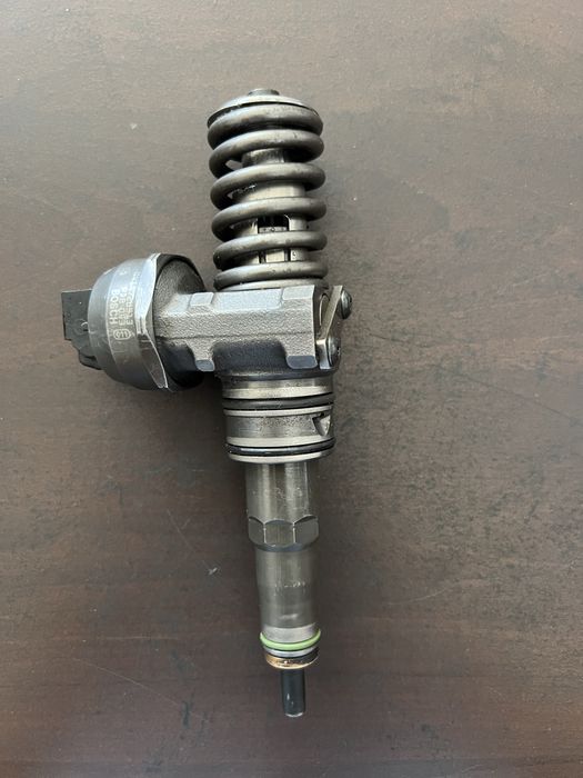 Vând injectoare touran