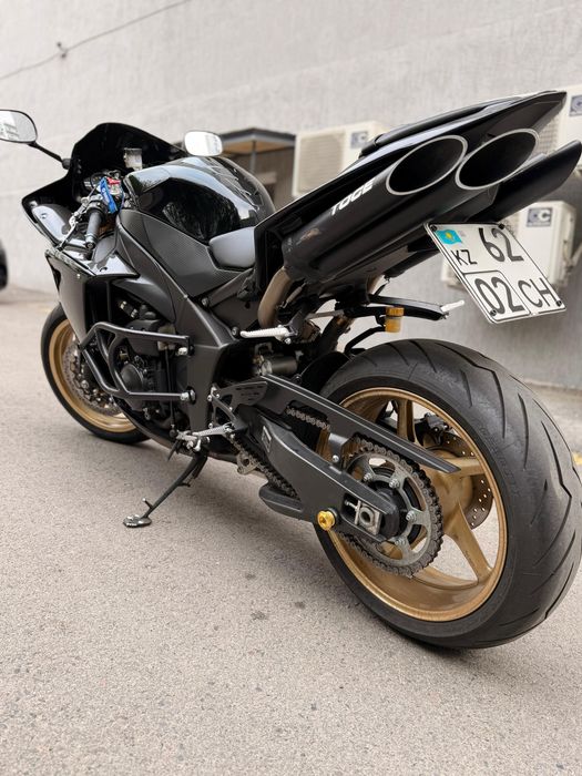 Спортбайк Yamaha YZF R1