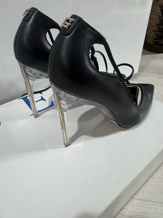 Pantofi negri Guess