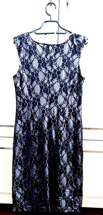 Дамска сива рокля с черна дантела