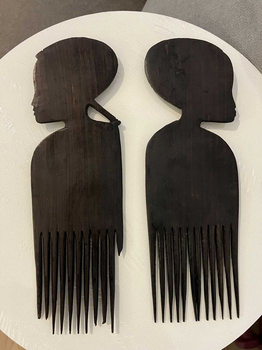 Piepteni antropomorfi de arta traditionala din Africa Centrala