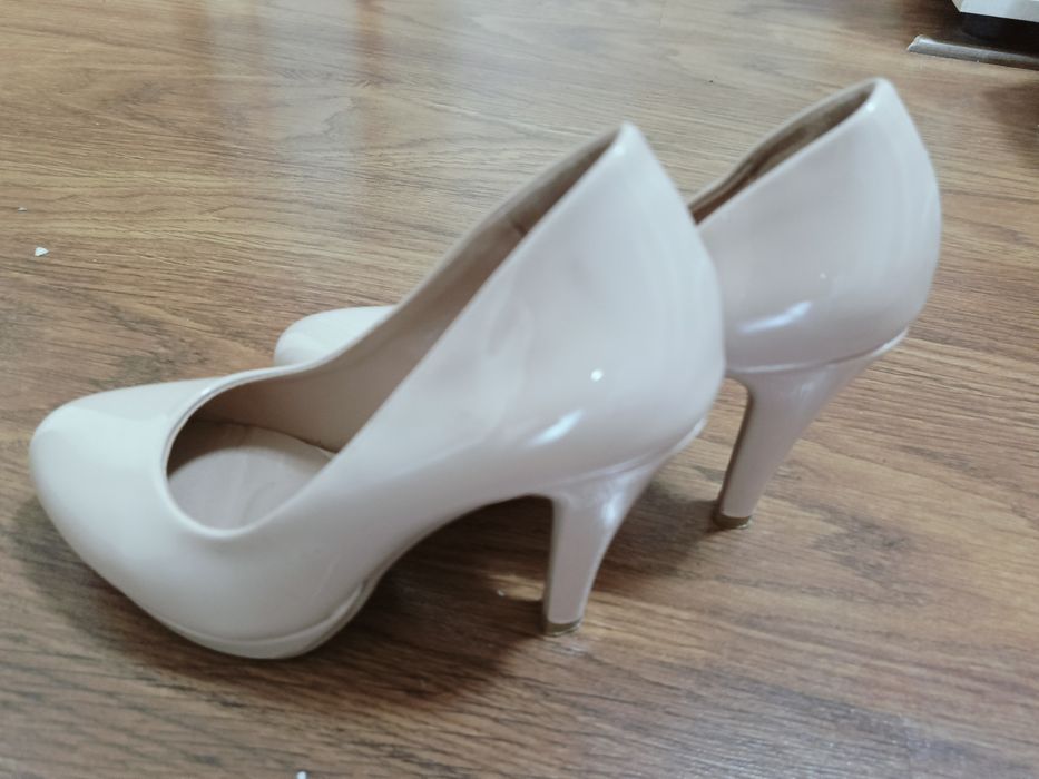 Продам обувь в хорошем состоянии