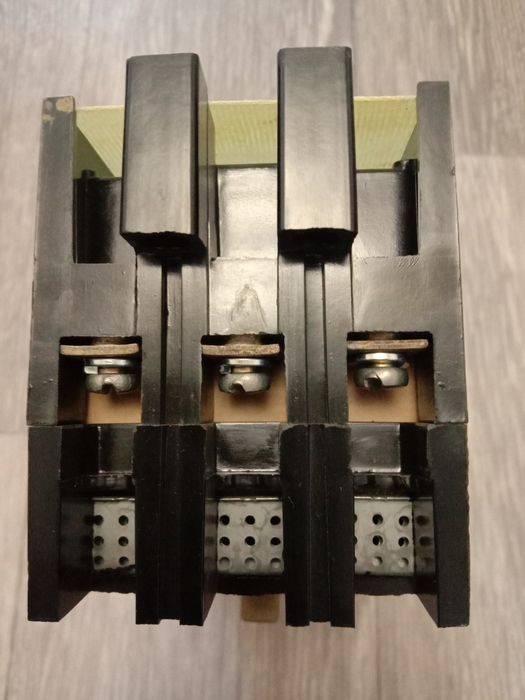 Продам автоматический выключатель новый