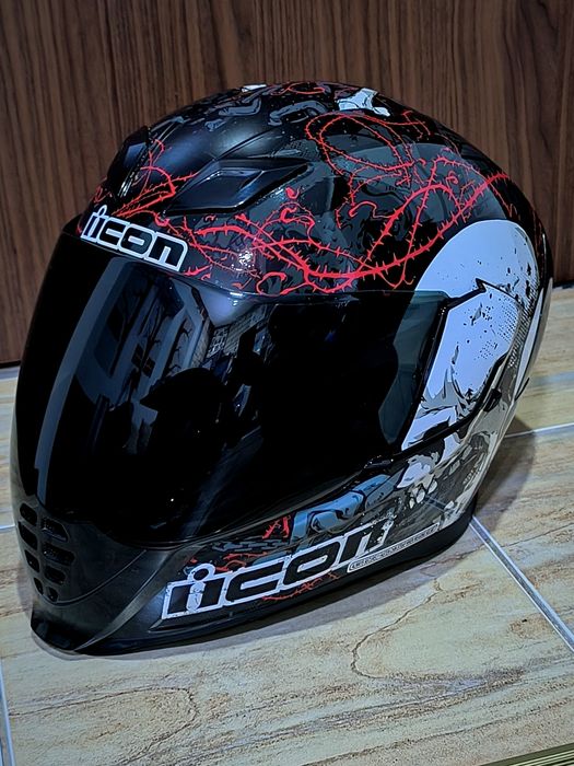 Каска Icon Skull 18 Airflite M