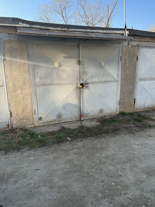 Vand garaj  in spate la bl16