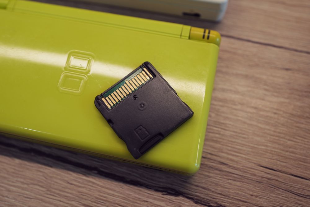 Consola portabila Nintendo Alb Ds i si DS Lite Green modat cu card R4