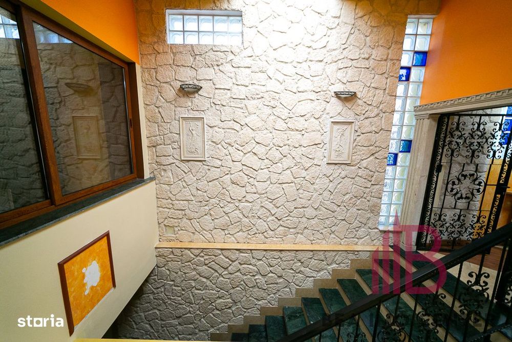 Casa 4 dormitoare, 2 saloane de zi ,3 băi,  ultracentral!
