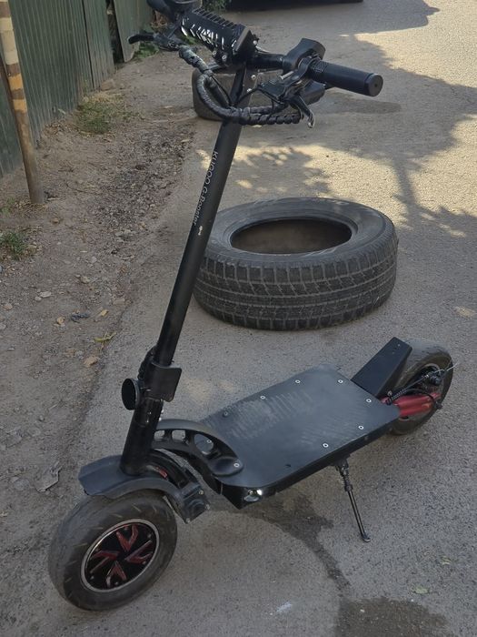 Продам Самокат Kugoo G Booster