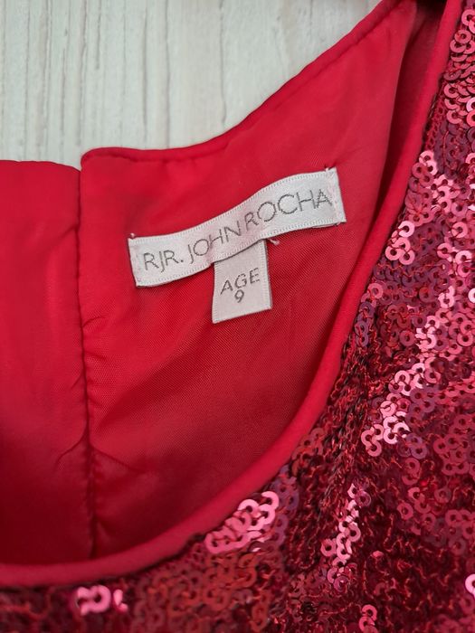 Прекрасна официална рокля.