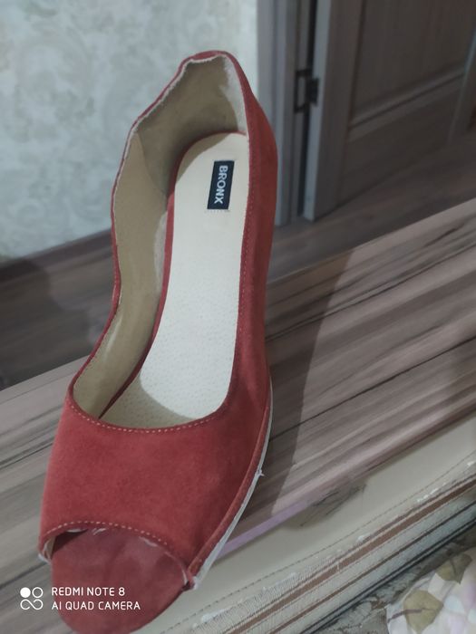 Продам Босоножки