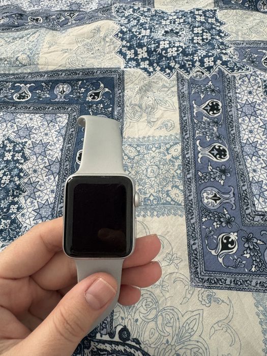 Продам Apple Watch series 3 42mm