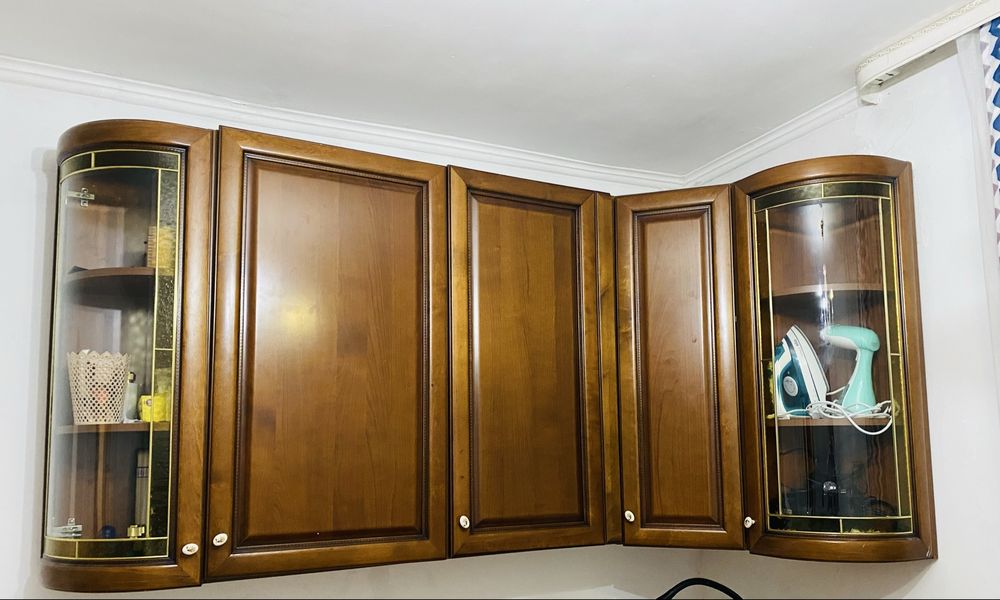 Кухонный гарнитур дерево срочно