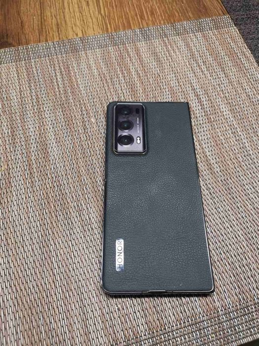 Продавам Honor v2