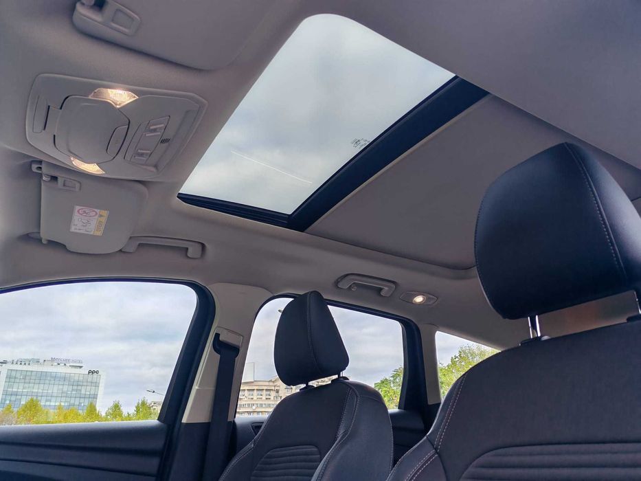 Ford Kuga an 2018 Benzina Panoramic