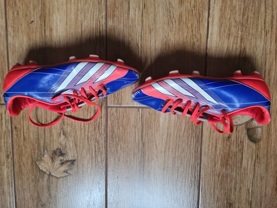 Ghete fotbal Adidas     .