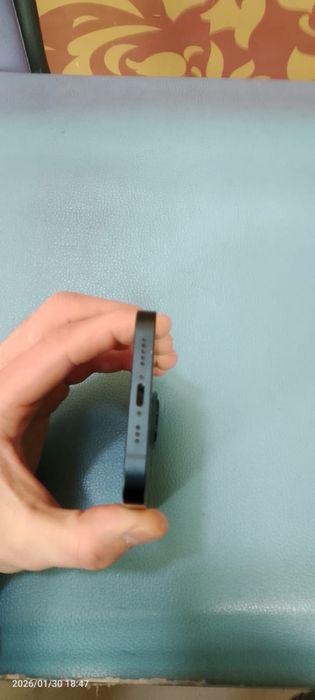 Продам айфон 13