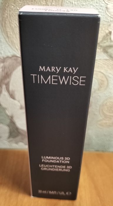 Сияющая тональная основа