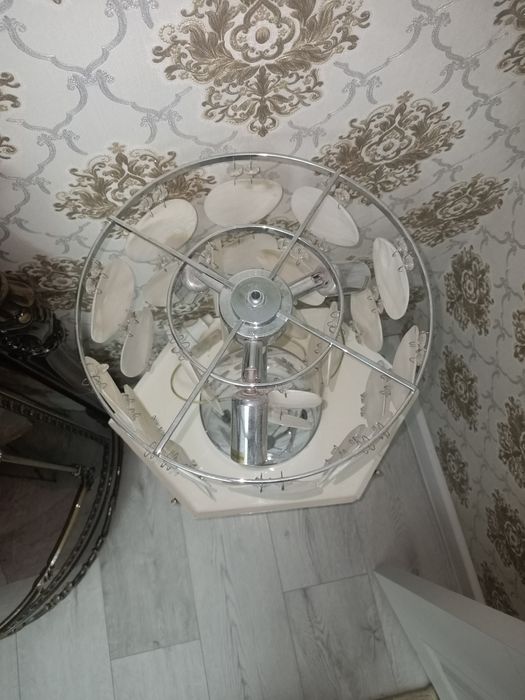 Продам торшер светильник