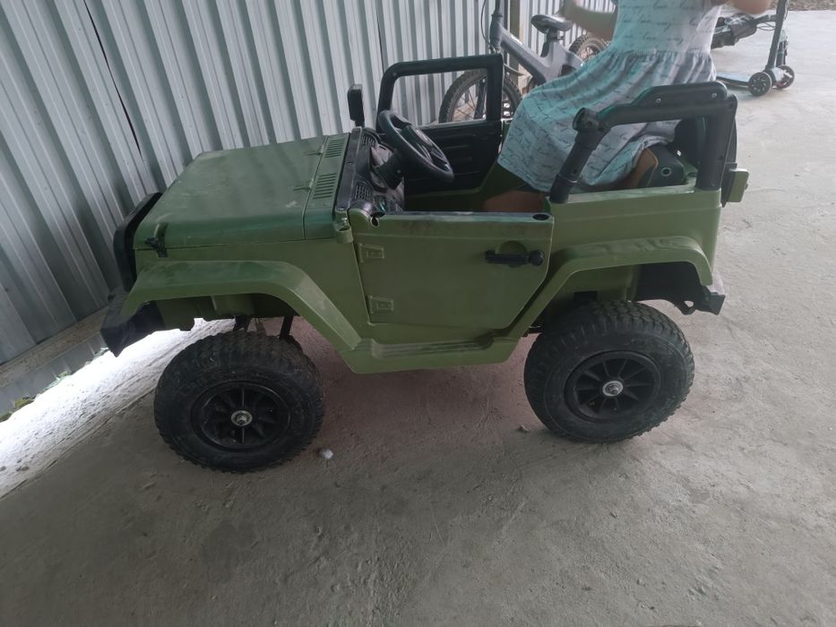 Машина детская электрическая