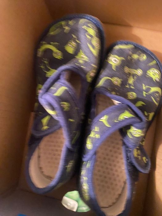 Боси обувки и пантофи за деца