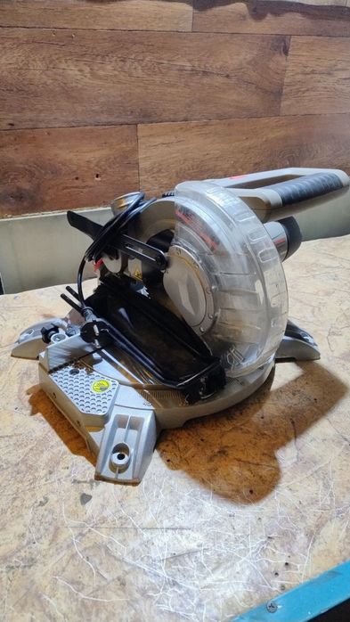 Торцовочная пила Crown