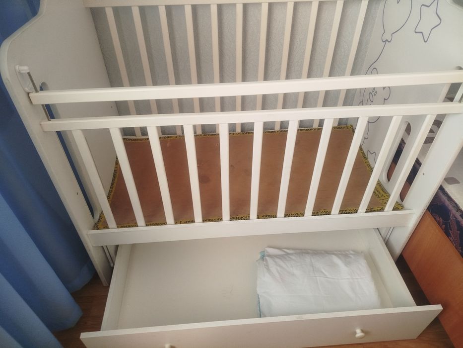 Кровать-манеж, коляска.