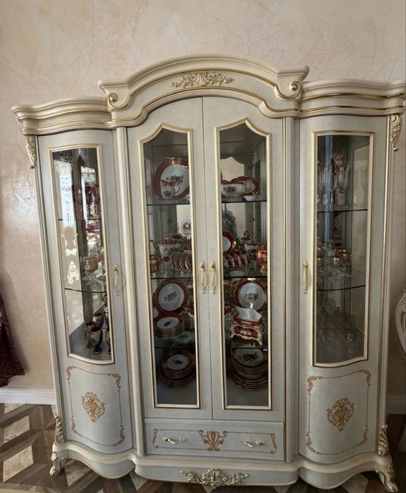 Гостиный гарнитур витрина + комод с зеркалом