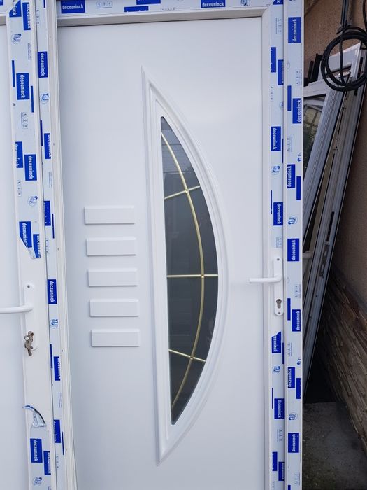 Налични Пвц входни врати НОВИ