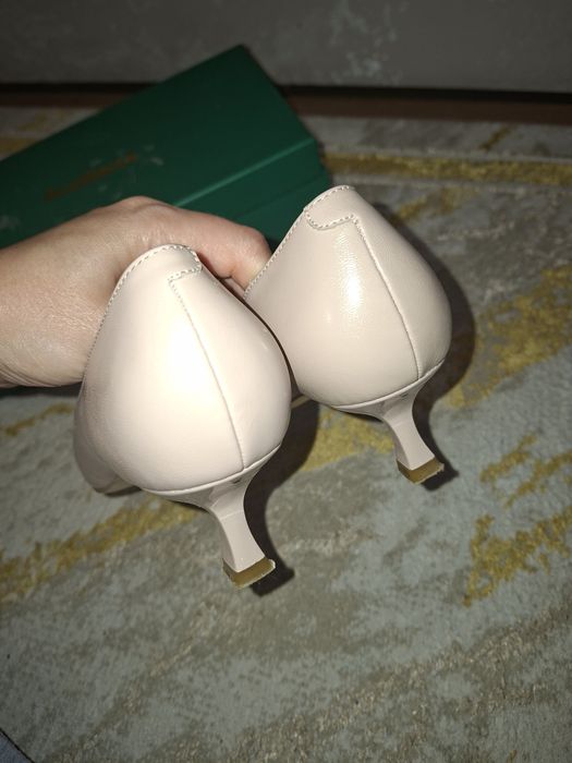 Продам женские туфли