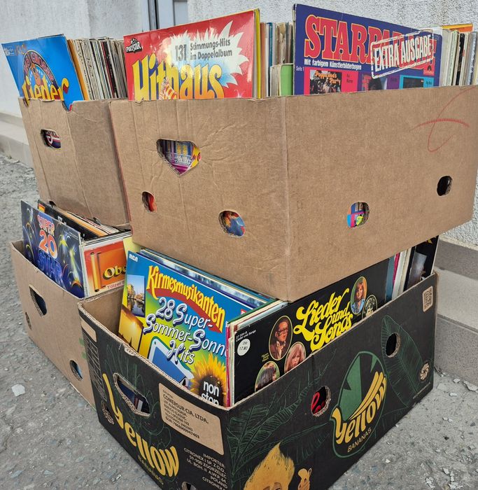 Lot 200LP (bucati) Discuri Vinil colectie muzica usoara mixta

- Tot