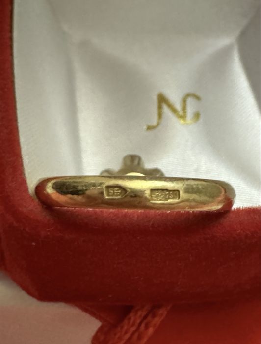 Кольцо с бриллиантом