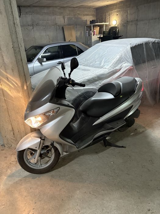 Продавам.  Сузуки  Бъргман 200 кубика 2007г