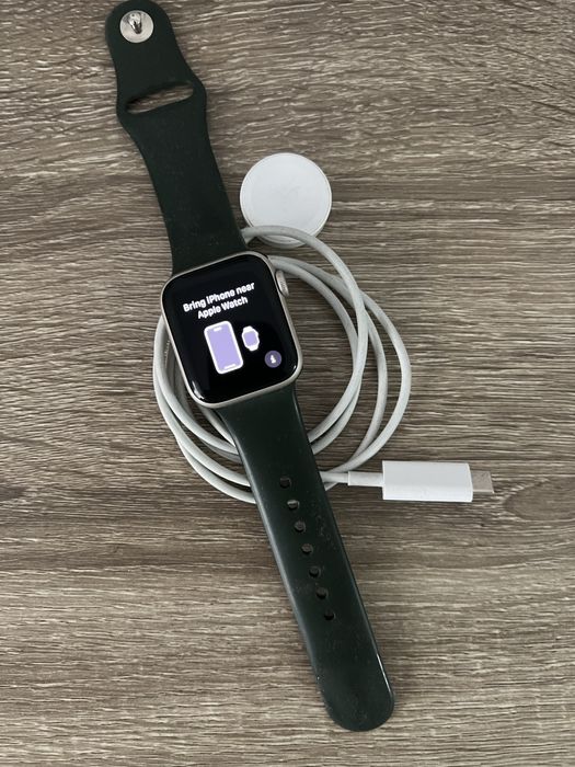 Amanet Royal CB : Apple Watch SE cu incarcator