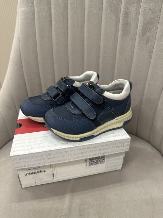 Кроссовки детские