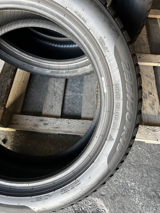 4 anvelope iarna 235/50/19 , Pirelli , MO , DOT 2023 , 6 mm !