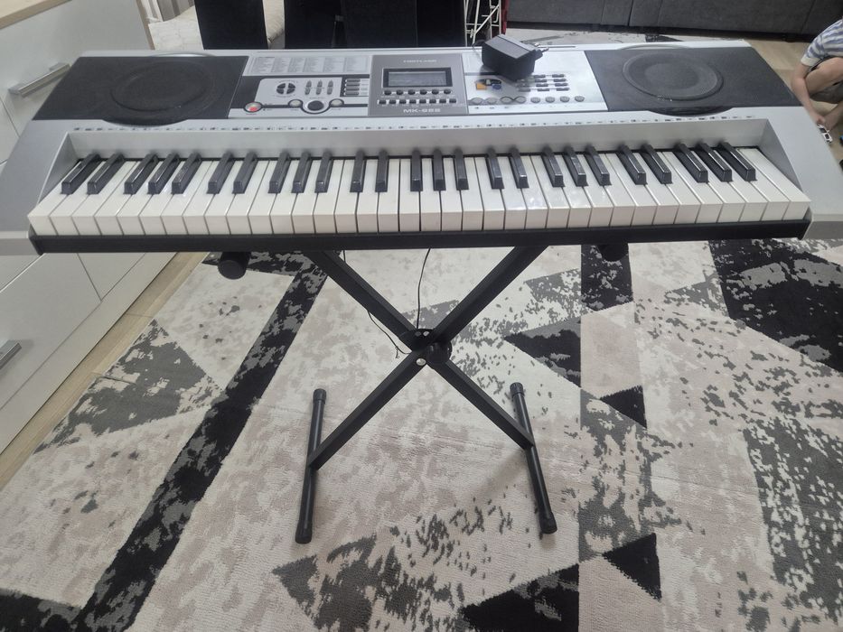 Продам Синтезатор