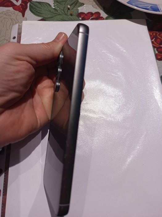 Продавам Samsung Galaxy S23 FE