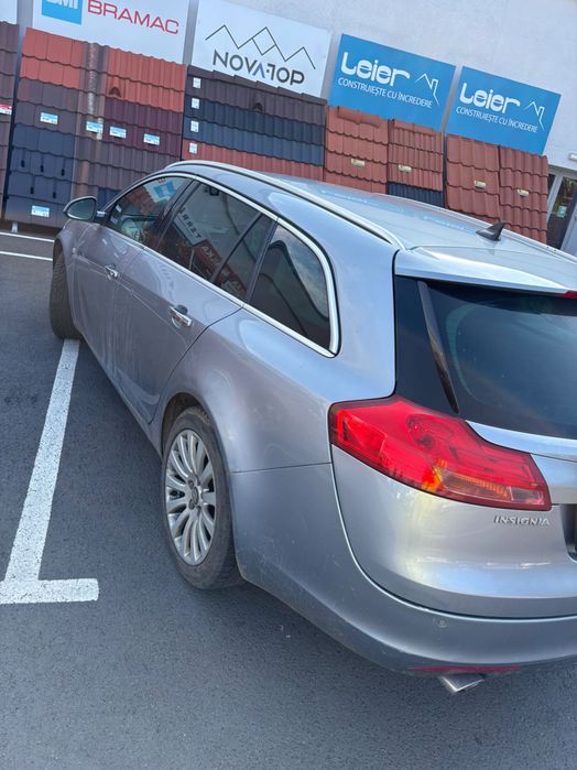 Vând Opel Insignia