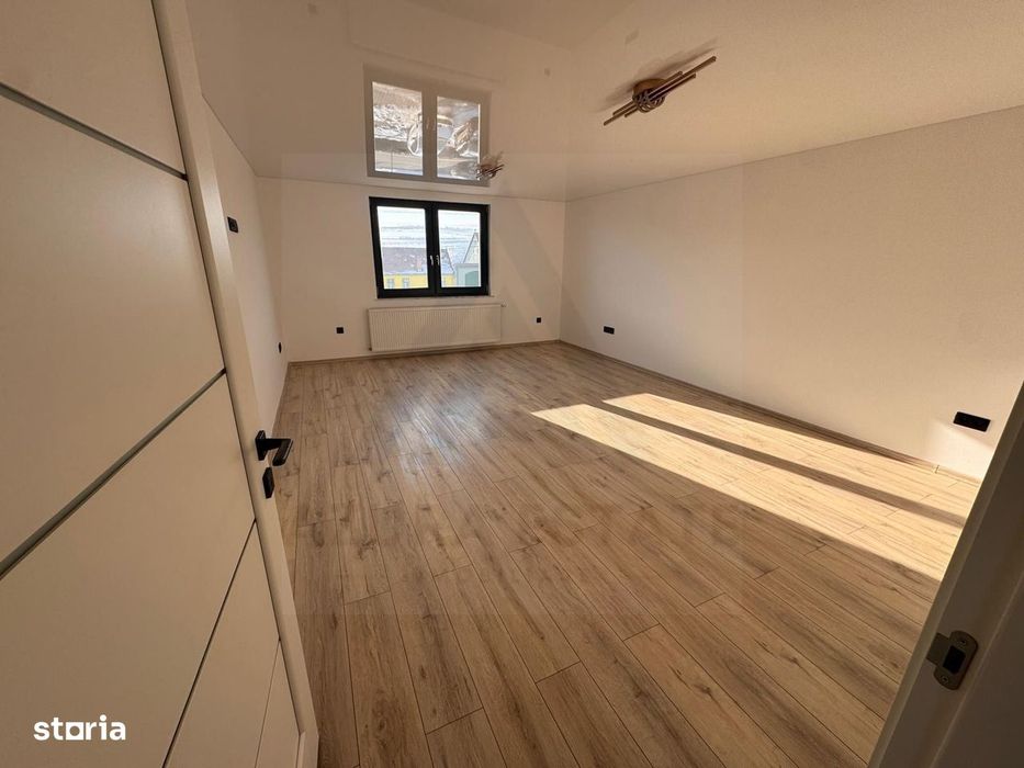 Casa moderna constructie noua 195 mp utili 100 mp curte in Sura Mare