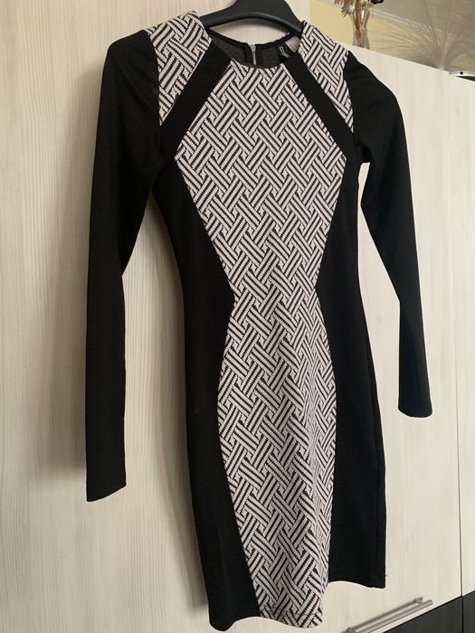 Стилна рокля бяла и черно