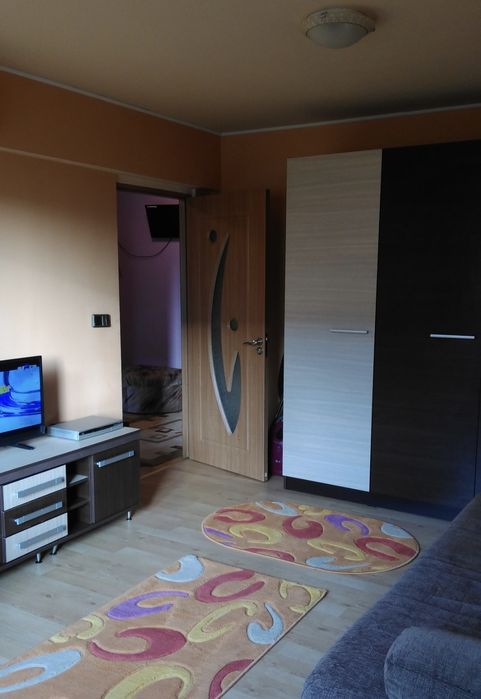 Închiriez Apartament cu o Camera