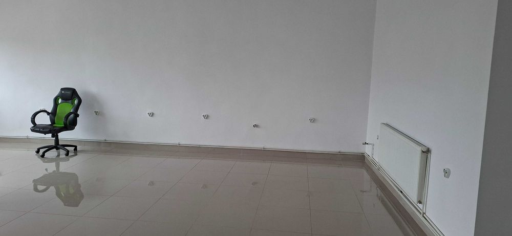Ofer spatiu comercial de inchiriat in Onesti 80 m2